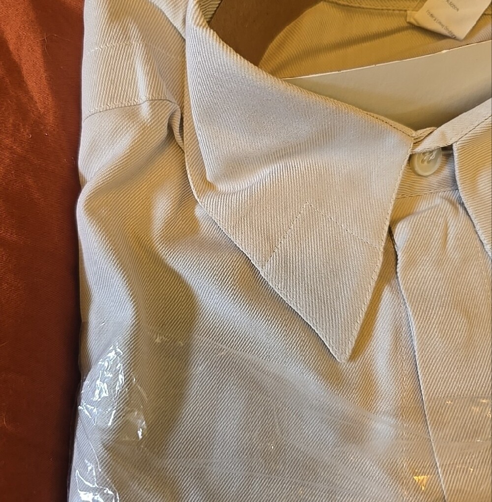 Vintage Versace Men's Cream Woven Dress Shirt with Point Collar - Picture 4 of 4